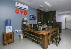 Lobi 3 OYO 89915 East Mount Hotel