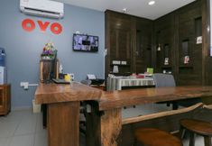 Lobi 6 OYO 89915 East Mount Hotel
