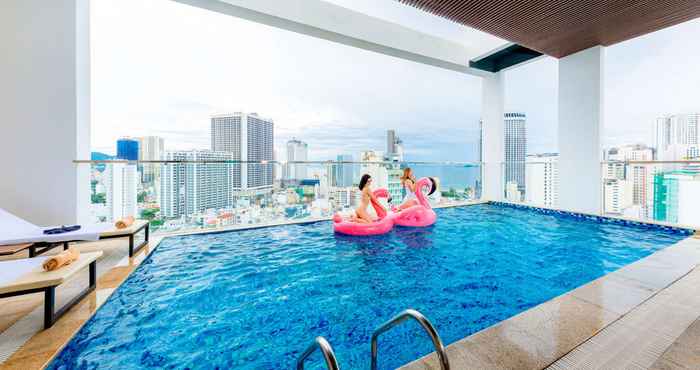 Hồ bơi Merlot Hotel Nha Trang