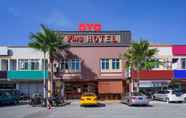 Bangunan 5 SUPER OYO 89976 Fins Hotel