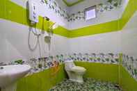 Toilet Kamar OYO 89933 Nun Hotel