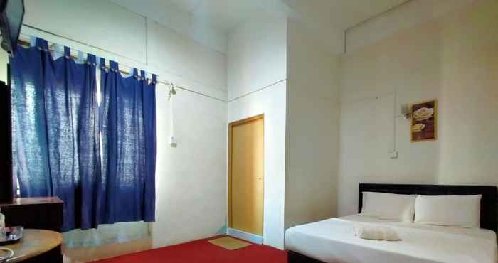 Bedroom SPOT ON 89994 Rz Gold Hotel