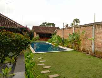 Bangunan 2 Rumah Bata Guest House