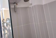 객실 내 욕실 4 Apartment Altiz Bintaro by PnP Rooms 3