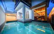 Swimming Pool 4 Exquisite pool villa Pattaya B