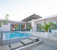 Swimming Pool 4 Gold Chariot Pool Villa