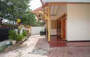 Exterior 6 SPOT ON 3218 Bee Palm Family Syariah