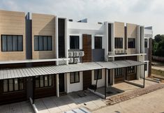 Exterior 2 OYO 3251 D'daun Inn