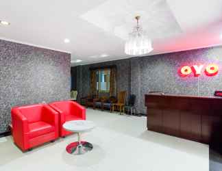 Lobi 2 OYO 3224 Hotel Addictk