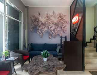 Lobby 2 Super OYO 3216 Ellegan Residence