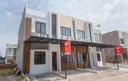 Exterior 4 OYO 3248 Vision Residence Karawang