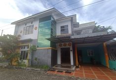 Exterior 3 OYO 3293 Sulthan Ix Guest House