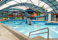 Swimming Pool 2 OYO 3290 Hotel Herlingga Jaya