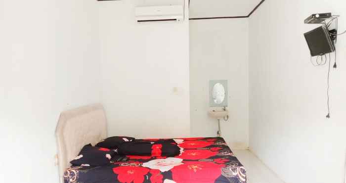 ห้องนอน OYO 3303 Penginapan Putri Asih Sawarna