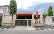 Exterior 4 OYO 2986 D&A Residence Syariah And Rent Car