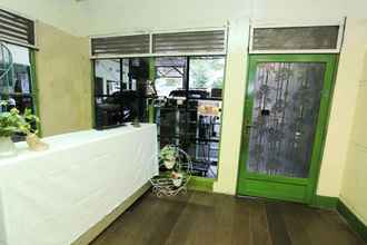 Lobby 4 OYO 2879 Pondok Bunda Syariah