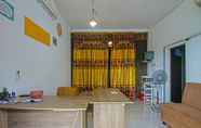 Lobby 6 OYO 2946 Handira Homestay