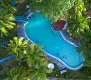 Swimming Pool 5 RR Wisata Indah Hotel		