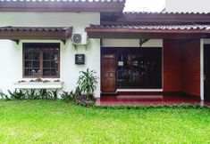 Exterior 2 OYO Life 2843 Raz House Syariah