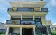 Exterior 3 Kost D&D Boarding House