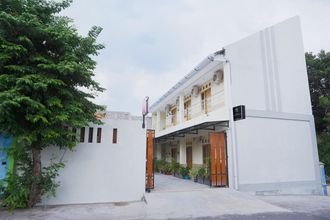 외관 4 OYO Living 2090 Ethes Exclusive