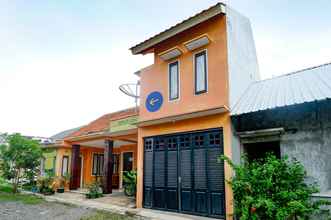 Bangunan 4 OYO 2414 Homestay Potroyudan