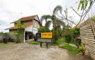 Bangunan 2 SPOT ON 2431 Azizah Homestay