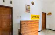 Lobby 6 SPOT ON 2378 Omah Nusantara Homestay