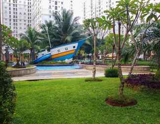 Bangunan 2 2BR Spacious Apartment at Green Palace Apartment with Lake View By Travelio