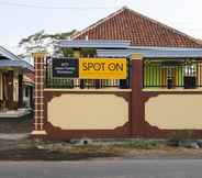 Bangunan 6 SPOT ON 2371 Islami Family Residence