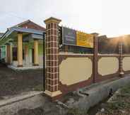 Bangunan 3 SPOT ON 2371 Islami Family Residence