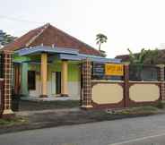 Bangunan 2 SPOT ON 2371 Islami Family Residence