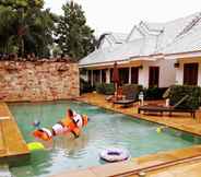 Kolam Renang 7 Rung Nara Pool Villa