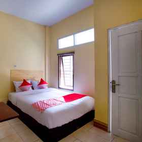 OYO 3249 Wijaya Kusuma Residence 1, Hotel Banjar Fried Chicken