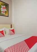 BEDROOM OYO 3225 Alinia Guest House Syariah