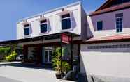 Exterior 3 OYO 3225 Alinia Guest House Syariah