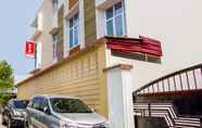 Exterior 3 SUPER OYO 3316 Adam Malik Guesthouse Near Stasiun Medan