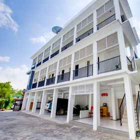 OYO 3279 Joy Residence 1, Hotel Banjar Fried Chicken