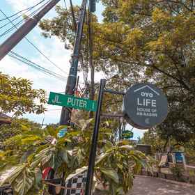 House Of An-nashr 1, Hotel Dekat Ace Hardware Rempoa