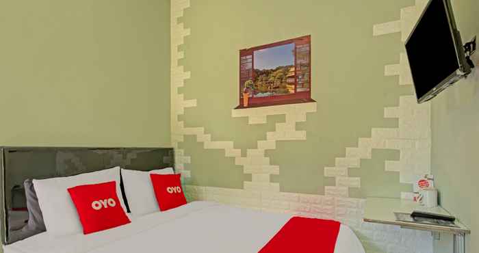 Kamar Tidur Super OYO 3208 Villa Inn App Trawas Bintaro Syariah