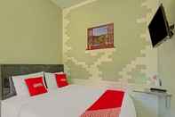 Kamar Tidur Super OYO 3208 Villa Inn App Trawas Bintaro Syariah