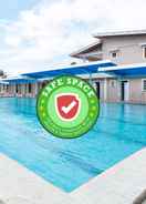 SWIMMING_POOL RedDoorz Premium @ Trece Indang Road