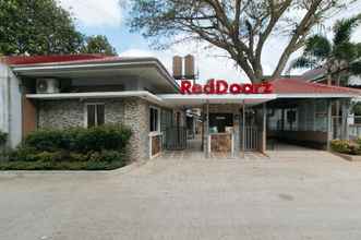 ภายนอกอาคาร 4 RedDoorz Premium @ Trece Indang Road