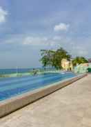 SWIMMING_POOL Capital O 3436 Hotel Kahai Beach Resort