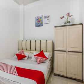 OYO 3420 Alex Hostel 1, Ilir Timur II 호텔