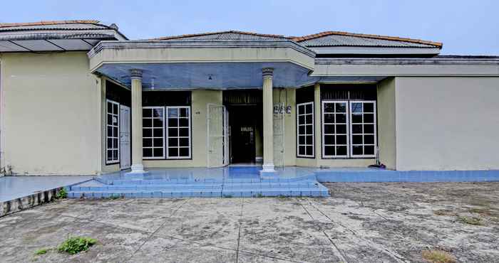 Bangunan OYO 3422 Firza Residence