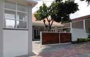 Exterior 6 OYO 3410 El Aziza Homestay