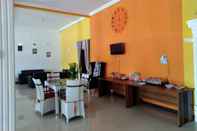 Ruang untuk Umum OYO 3453 Nowly Hotel