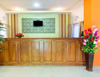 Lobby 2 OYO 3452 Esemka Hotel And Resto