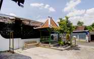 Exterior 4 OYO 3301 Pondok Eyang Obi Near RSUD Sleman